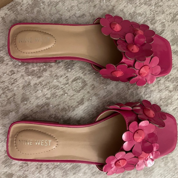Nine West pink flower sliders NWOT - Picture 1 of 4